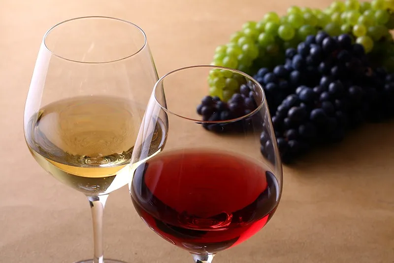 グラスから楽しめる種類豊富なワイン